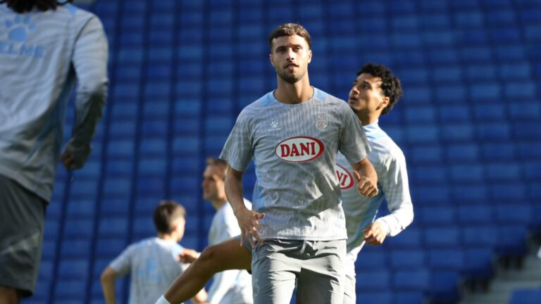 Javi Puado prepara un partido de LaLiga en el RCDE Stadium