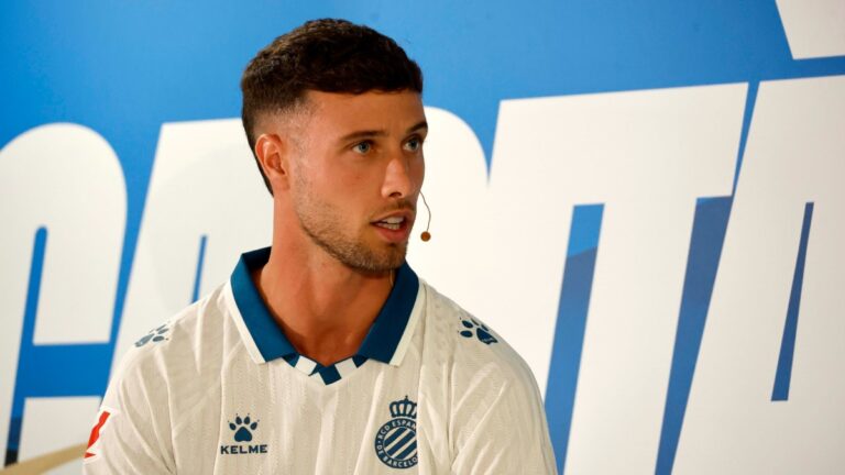 Javi Puado, en el acto de su renovación con el Espanyol hasta 2030