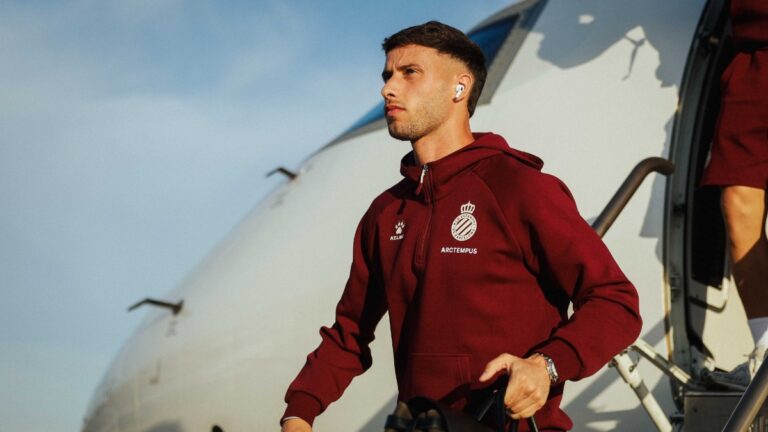 Javi Puado viajó a Málaga con el Espanyol convocado