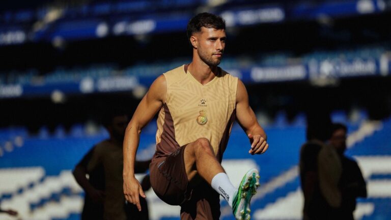 Javi Puado, el deseo para el parón Javi Puado participa en el calentamiento de un entrenamiento del Espanyol