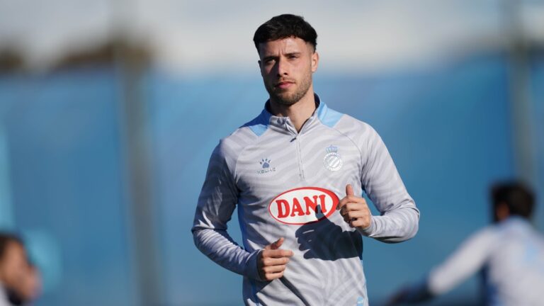 Javi Puado, preparado para volver al once Javi Puado entrena en la CE Dani Jarque para el Espanyol - Levante UD