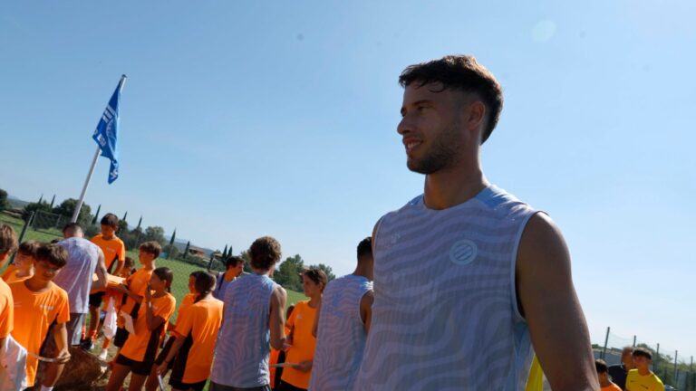 Javi Puado termina de entrenar con el Espanyol