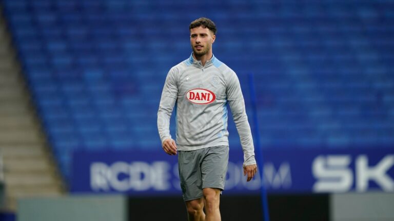Javi Puado realiza ejercicios en el RCDE Stadium en la fase final de su recuperación