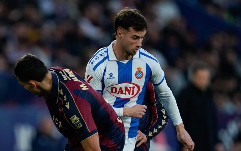 Javi Puado tuvo minutos en el Levante UD - Espanyol