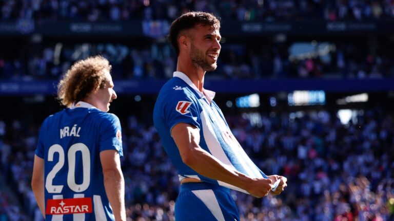 Javi Puado se siente feliz en el RCDE Stadium