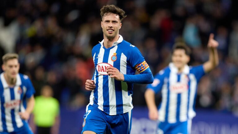 Javi Puado fue titular y capitán en el Espanyol - Real Valladolid