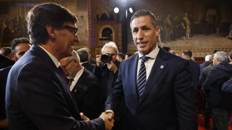 Joan Capdevila saluda a Salvador Illa en la gala del 125 aniversario del Espanyol