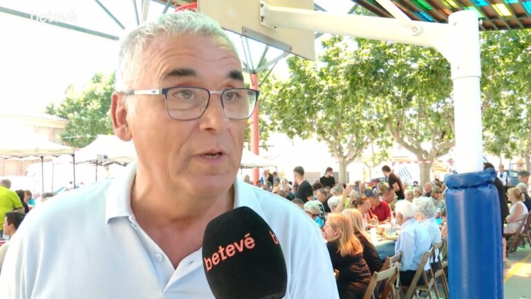 Joan Collet atiende a Betevé en Argentona