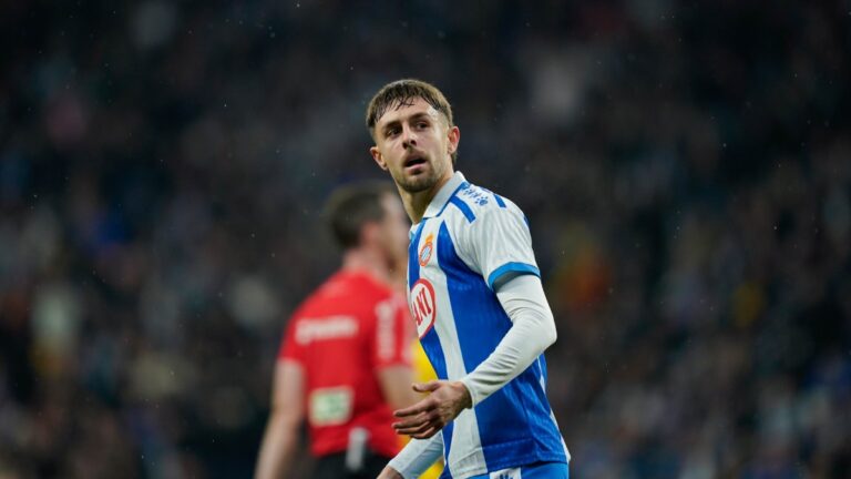 Jofre Carreras: «Como perico y jugador formado en ‘La21’ sería un orgullo tremendo ganar en el Camp Nou» Jofre Carreras fue uno de los cambios de Manolo González en el Espanyol 0-2 Girona FC