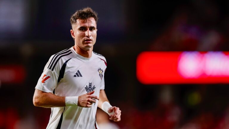 Jon Morcillo luce la camiseta del Albacete Balompié