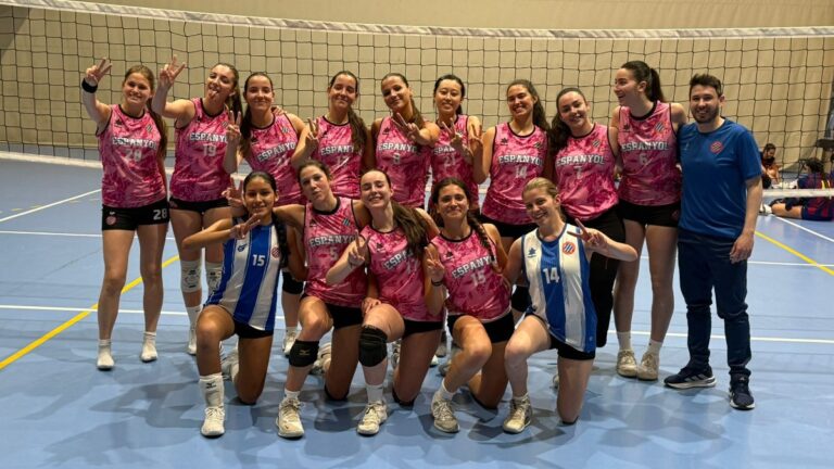 El Junior de volveibol femenino SD Espanyol vence al Barça 2-3