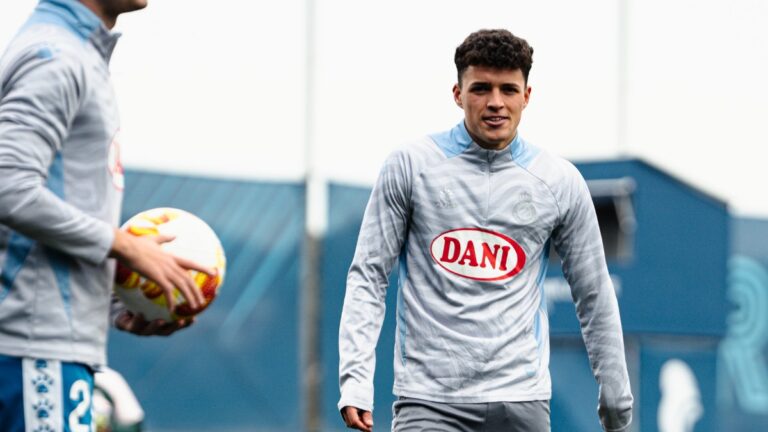 El efecto José Ángel López José Ángel López, con los suplentes en el partido que enfrentó al Espanyol B ante el CE Andratx