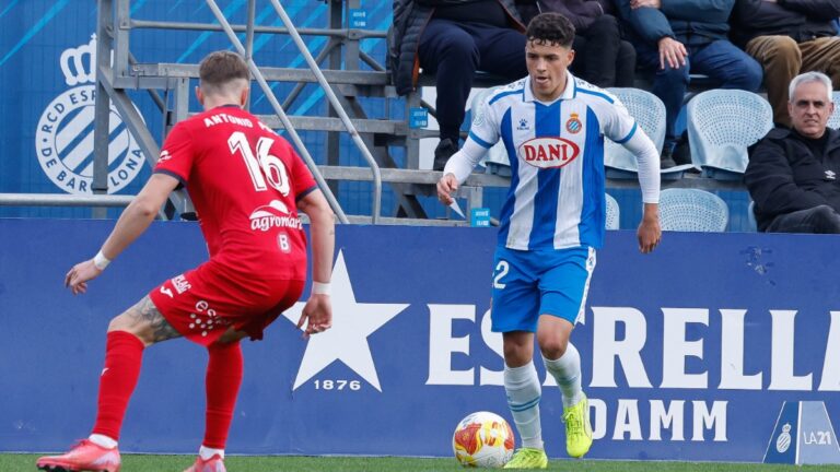 José Ángel López: «Poco a poco voy ganando galones dentro del vestuario» José Ángel López, titular en el último partido del año del Espanyol B contra la UE Porreres