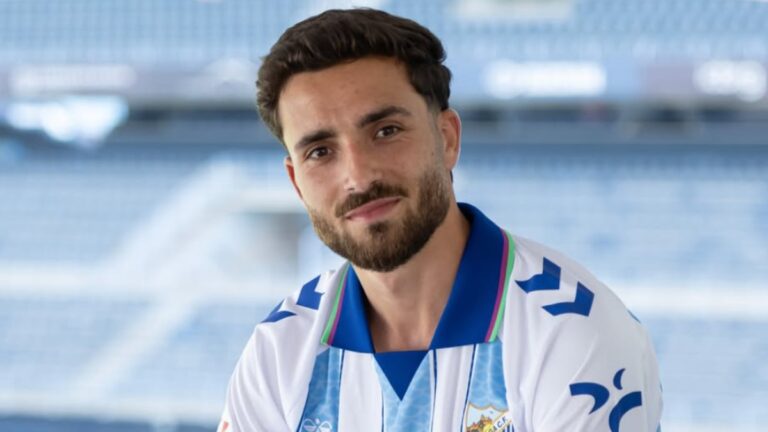 José Salinas, en su presentación como nuevo jugador del Málaga CF
