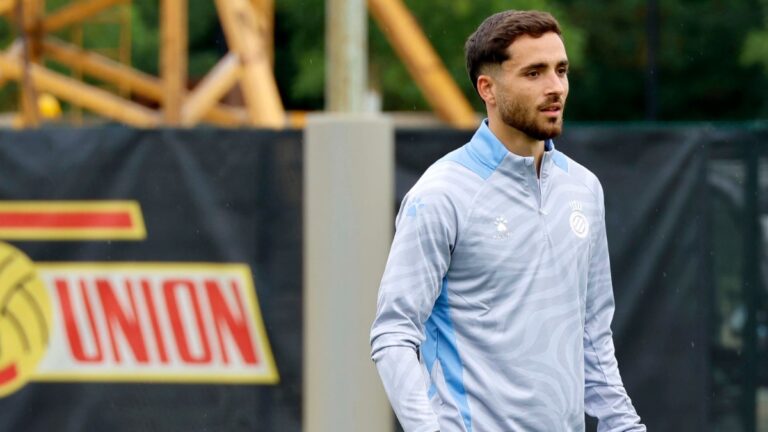 José Salinas entrena con el Espanyol en las instalaciones del Union Berlin