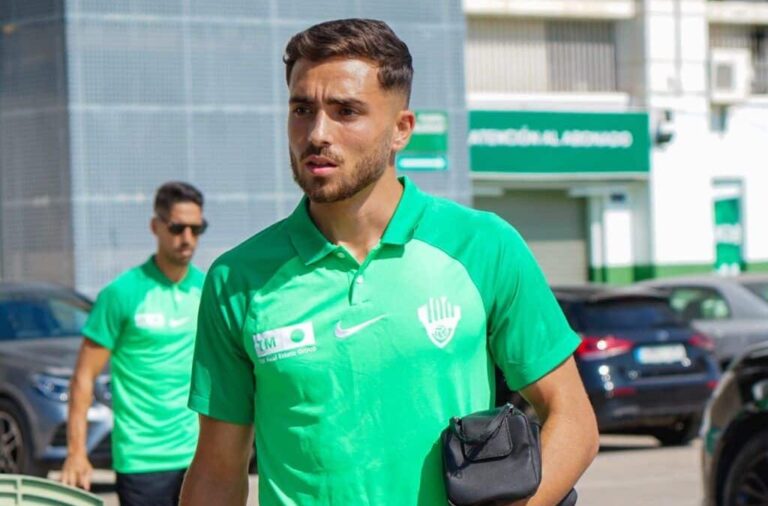 José Salinas, en la entrada del Martínez Valero para un partido del Elche