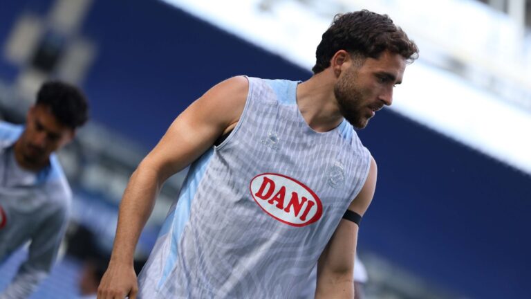 José Salinas entrena en el RCDE Stadium
