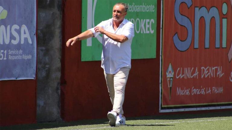 Josu Uribe es el entrenador del CD Mensajero