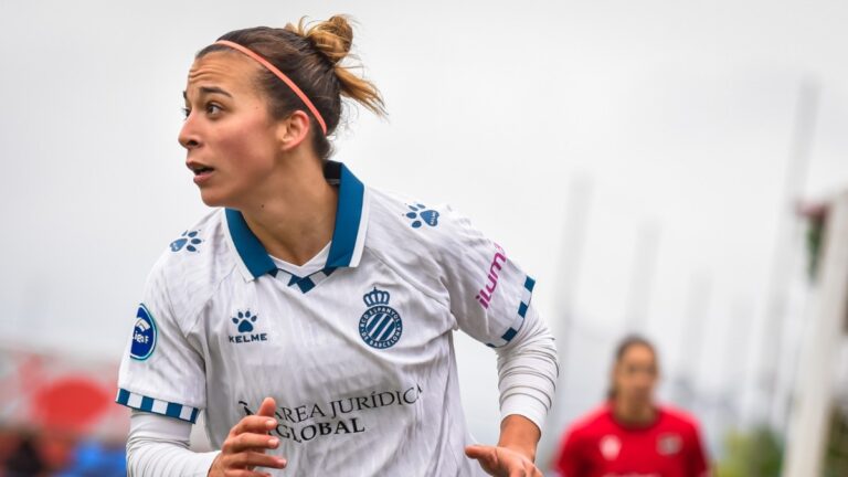 Judit Pablos presenta a un nuevo fichaje para el Espanyol Femenino Judit Pablos luce la segunda equipación del Espanyol Femenino