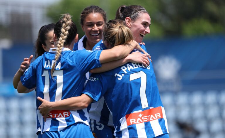 Iara Lacosta, la heredera de Judit Pablos Iara Lacosta y Judit Pablos se funden en un abrazo junto a sus compañeras del Espanyol Femenino