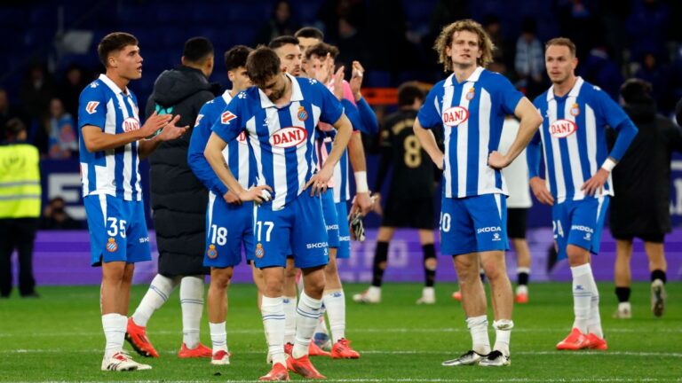 Los jugadores del Espanyol, en el RCDE Stadium