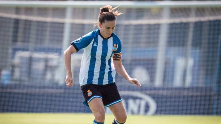 Júlia Guerra deja huella entre las mejores de la Liga F Júlia Guerra, titular en el amistoso entre el Espanyol Femenino y el CE Europa en la CE Dani Jarque