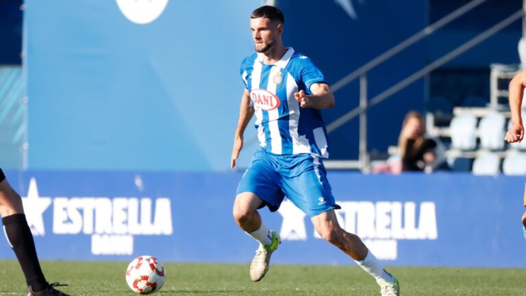 Justin Smith, en un partido con el Espanyol B en la CE Dani Jarque