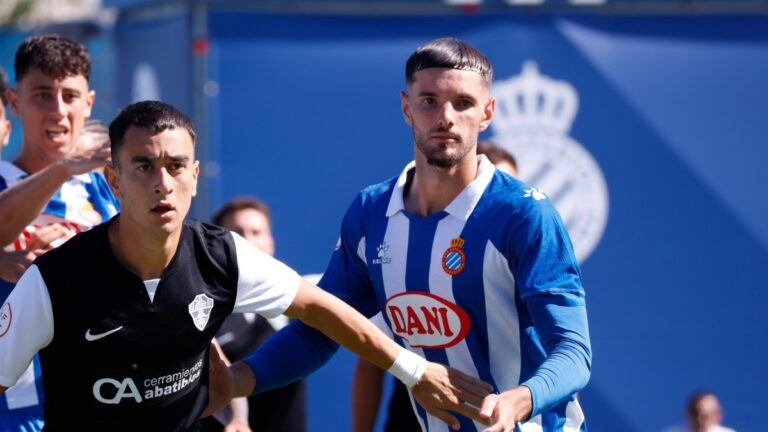 Justin Smith fue titular en el Espanyol B - Elche Ilicitano