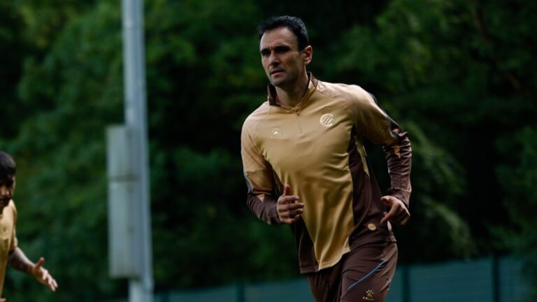 Kike García terminará lesionado la pretemporada Kike García hace un ejercicio durante la mini gira inglesa