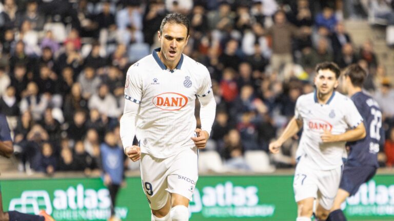 Kike García hace olvidar a Javi Puado Kike García fue titular en la Copa del Rey entre el CE Atlètic Lleida y el Espanyol