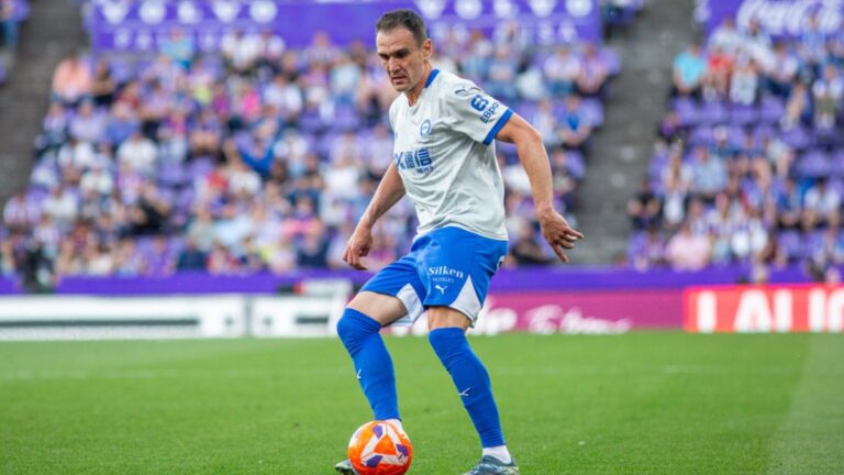 Kike García tuvo minutos en el Real Valladolid - Deportivo Alavés