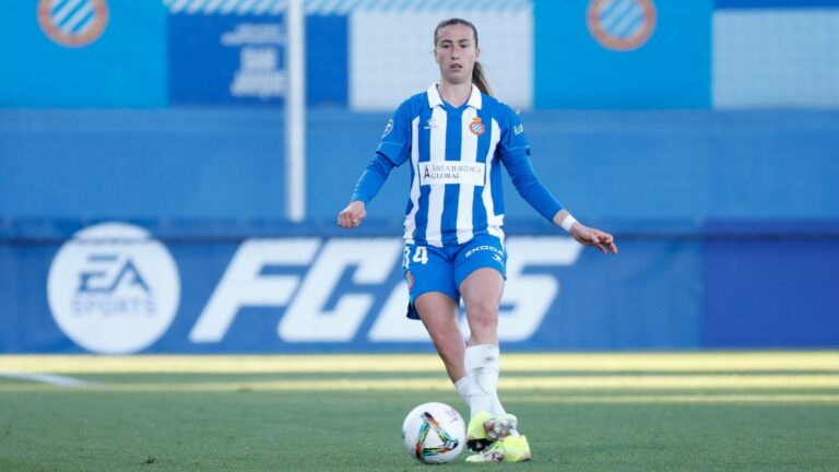 Laia Ballesté fue titular en el Espanyol Femenino - Levante Badalona