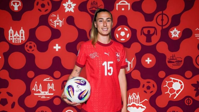 Laia Ballesté, en la foto oficial de Suiza en la Eurocopa Femenina