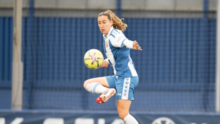 Laia Ballesté, titular en el Espanyol Femenino - DUX Logroño