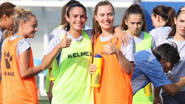 El Espanyol Femenino, Laura Martínez y Anna Torrodà, entrenan en la CE Dani Jarque
