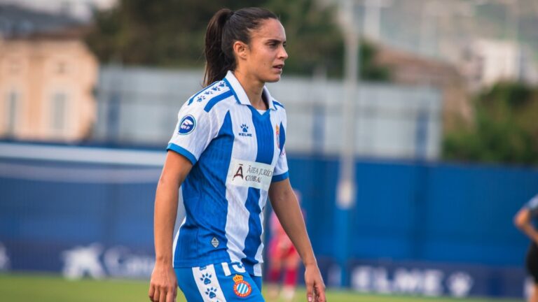 Laura Martínez, en un amistoso de la pretemporada con el Espanyol Femenino