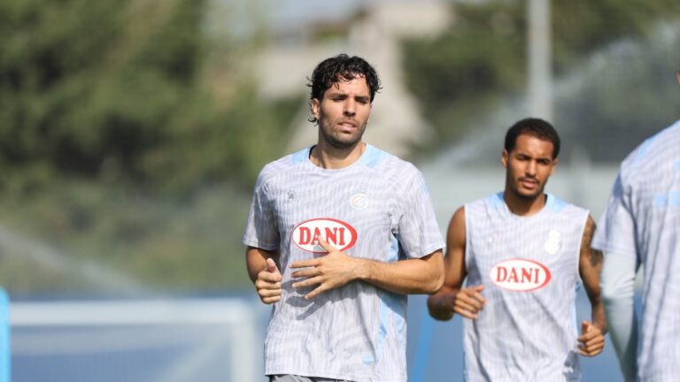 Leandro Cabrera, en un entrenamiento en la CE Dani Jarque con el Espanyol