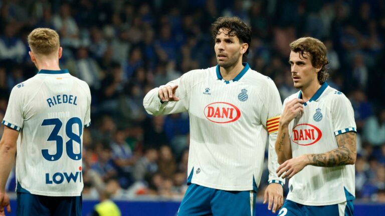 Leandro Cabrera fue el capitán en el Real Oviedo - Espanyol