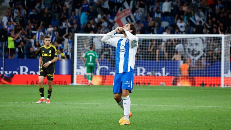 Leandro Cabrera festeja su gol ante el Real Oviedo