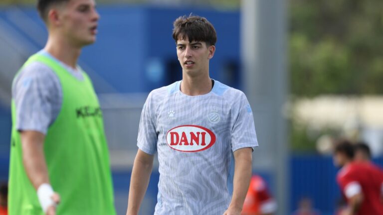Leo Salazar pone rumbo al filial del Ajax de Ámsterdam Leo Salazar, en el Campo 1 de la CE Dani Jarque