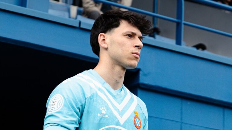 Llorenç Serred, antes de un partido de liga en la CE Dani Jarque