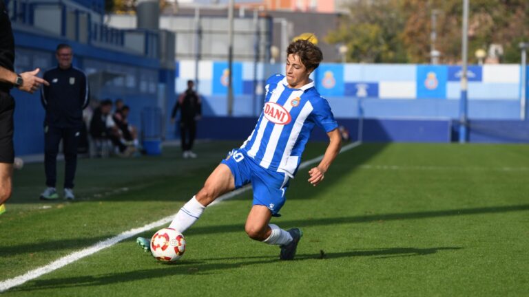 Lluc Castell estrenó dorsal como jugador del Espanyol B a todos los efectos