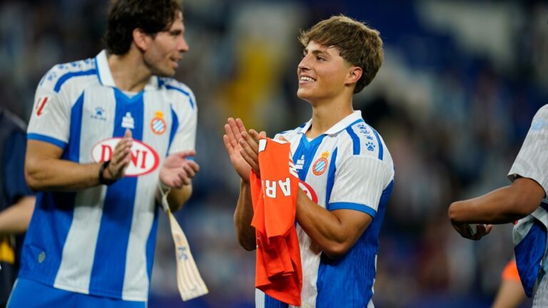 Lluc Castell, feliz por debutar con el Espanyol ante la Real Sociedad
