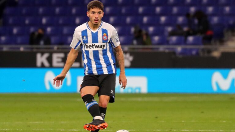 Lluís López, en un partido en el RCDE Stadium