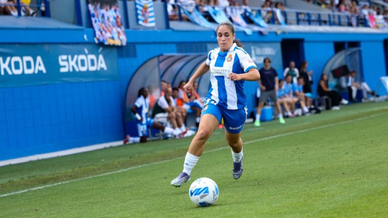 Lucía Loras es extremo de 'La21'