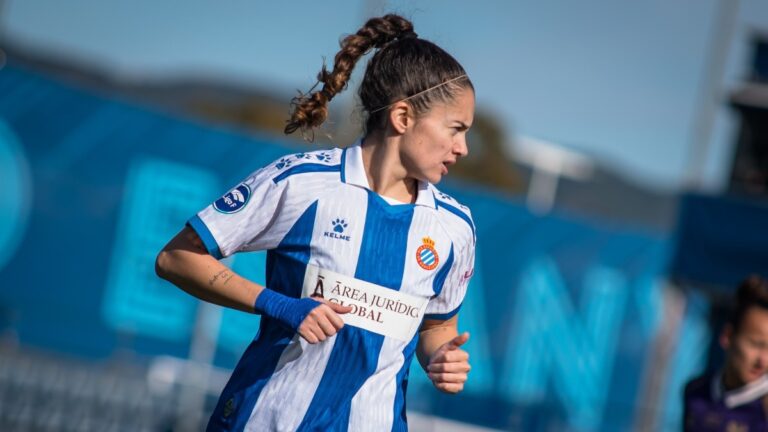 Lucía Vallejo, titular en un partido de Liga F en la CE Dani Jarque