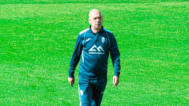 Luis Blanco: «Se puede decir que he echado al equipo de mi corazón» Luis Blanco es el entrenador del Atlético Baleares
