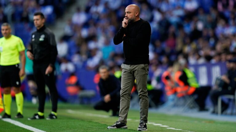 Manolo González, en el área técnica del Espanyol - Athletic Club