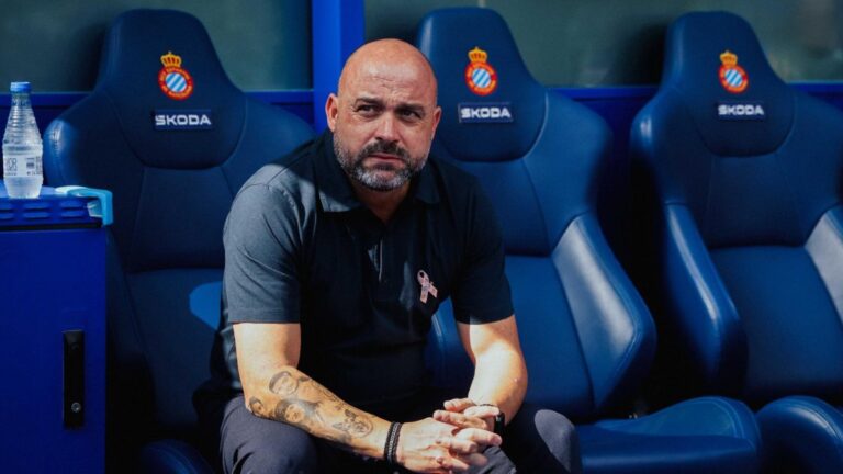 Manolo González, ante una semana que puede ser definitiva Manolo González, minutos antes del Espanyol - Atlético de Madrid