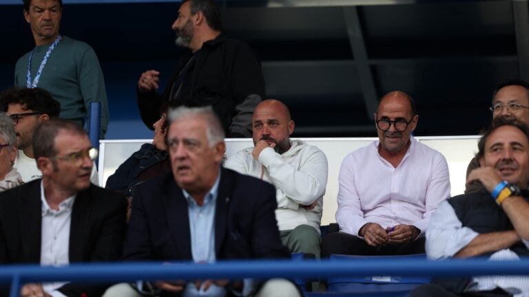 Manolo González ‘espía’ al CE Atlètic Lleida Manolo González junto a Ander Garitano en el Espanyol B - CE Atlètic Lleida
